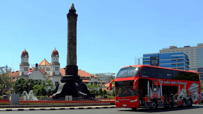 bus tingkat untuk mengangkut wisatawan keliling kota semarang semarang